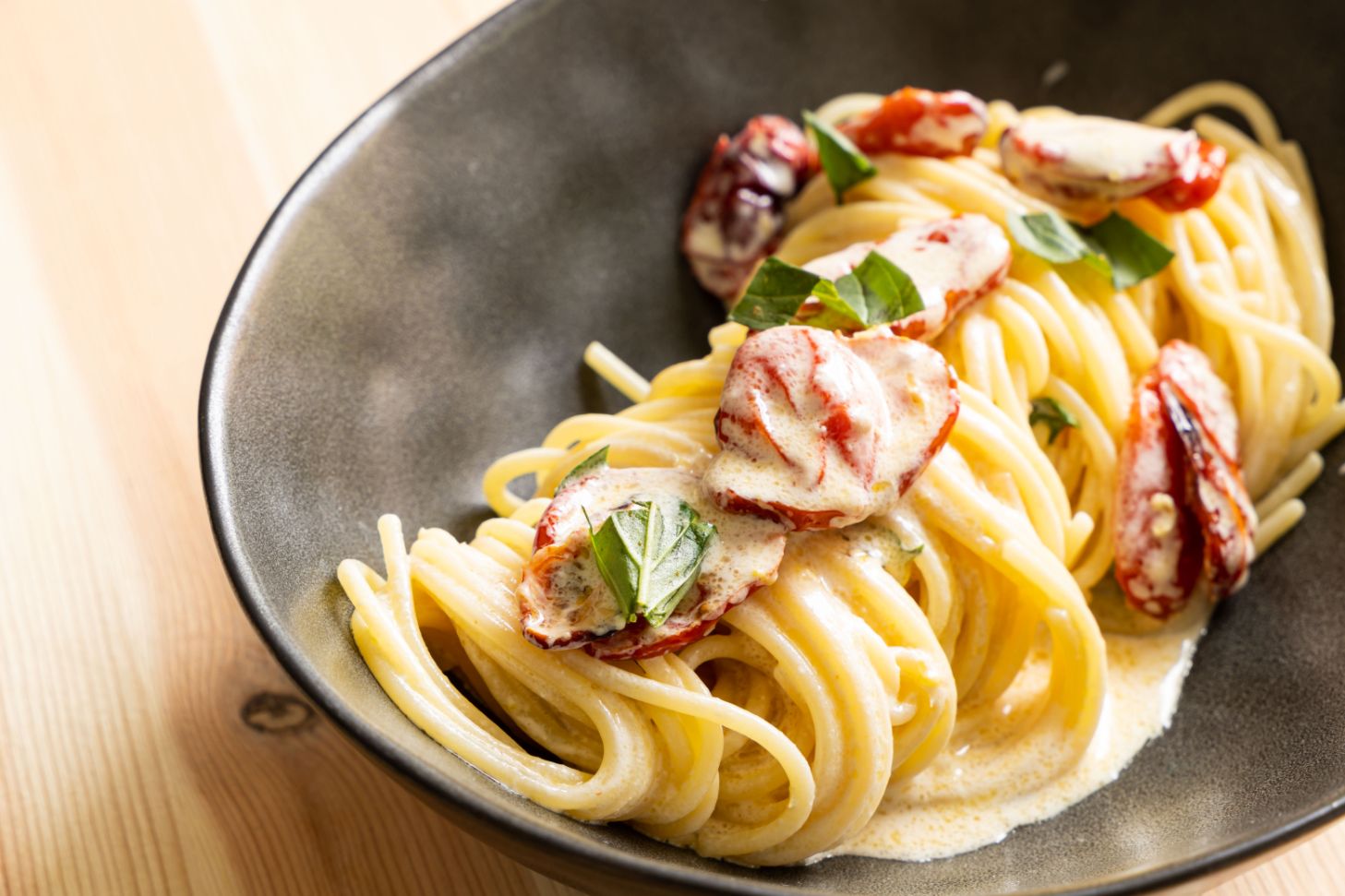 Spaghetti freddi con burrata e pomodorini al forno | Ricette | Conad